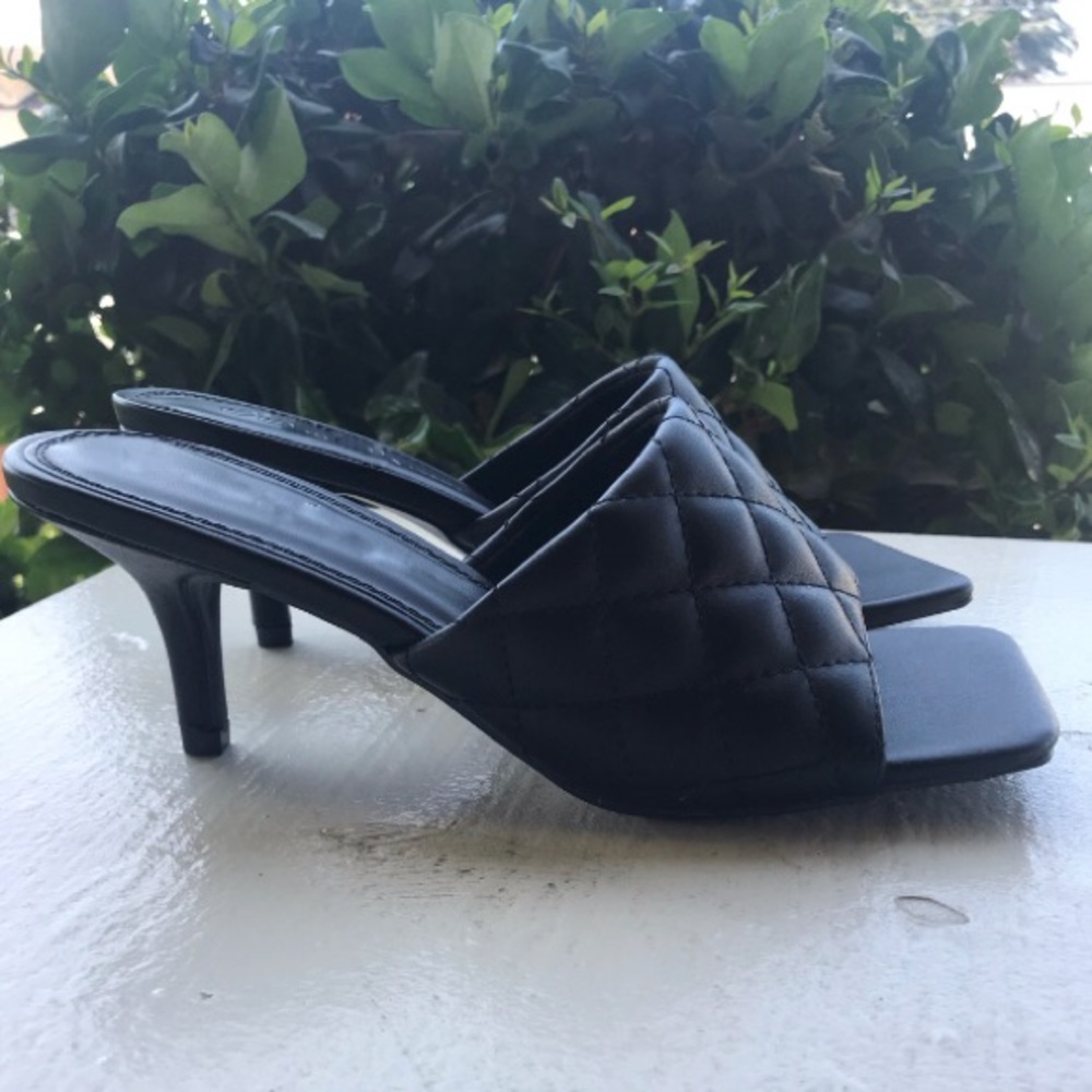 New black padded square toe 6 & 6.5 left - Picture 4 of 11